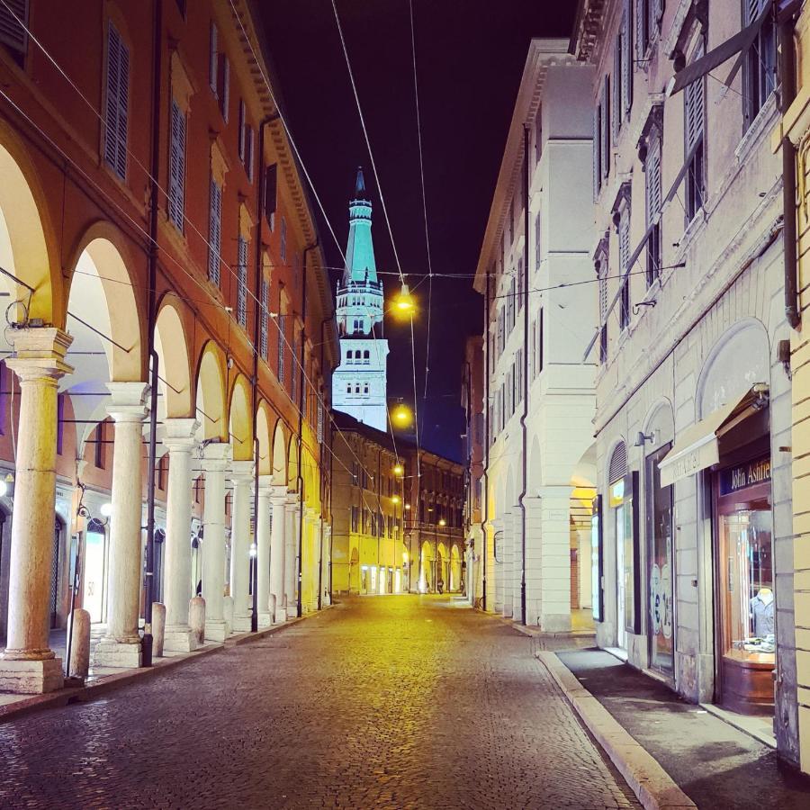 Casa Viola, Deliziosa Mansarda In Centro Storico Appartement Modena Buitenkant foto