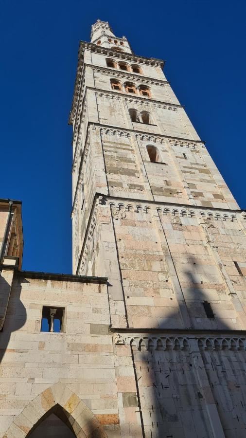 Casa Viola, Deliziosa Mansarda In Centro Storico Appartement Modena Buitenkant foto