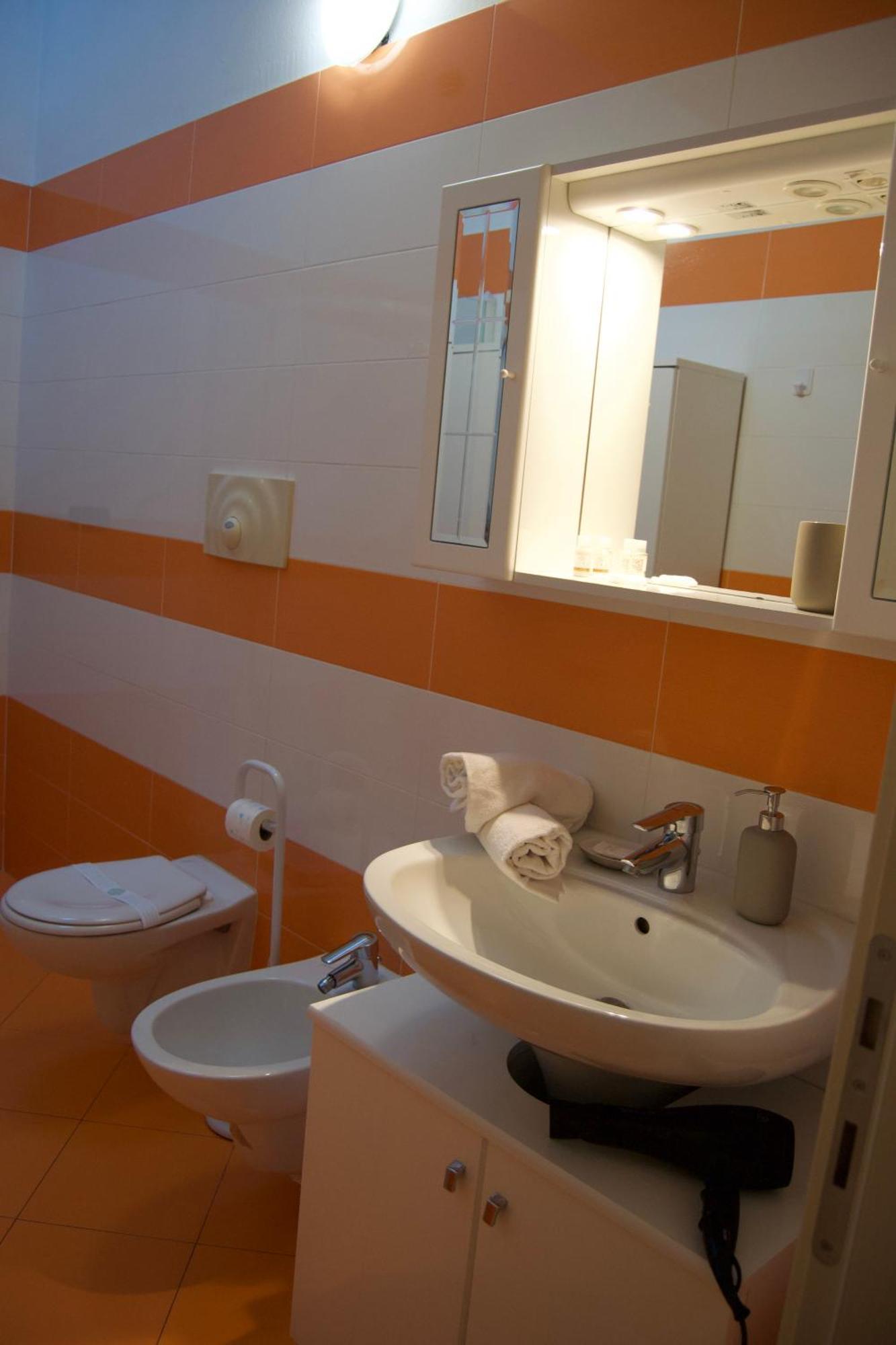 Casa Viola, Deliziosa Mansarda In Centro Storico Appartement Modena Buitenkant foto