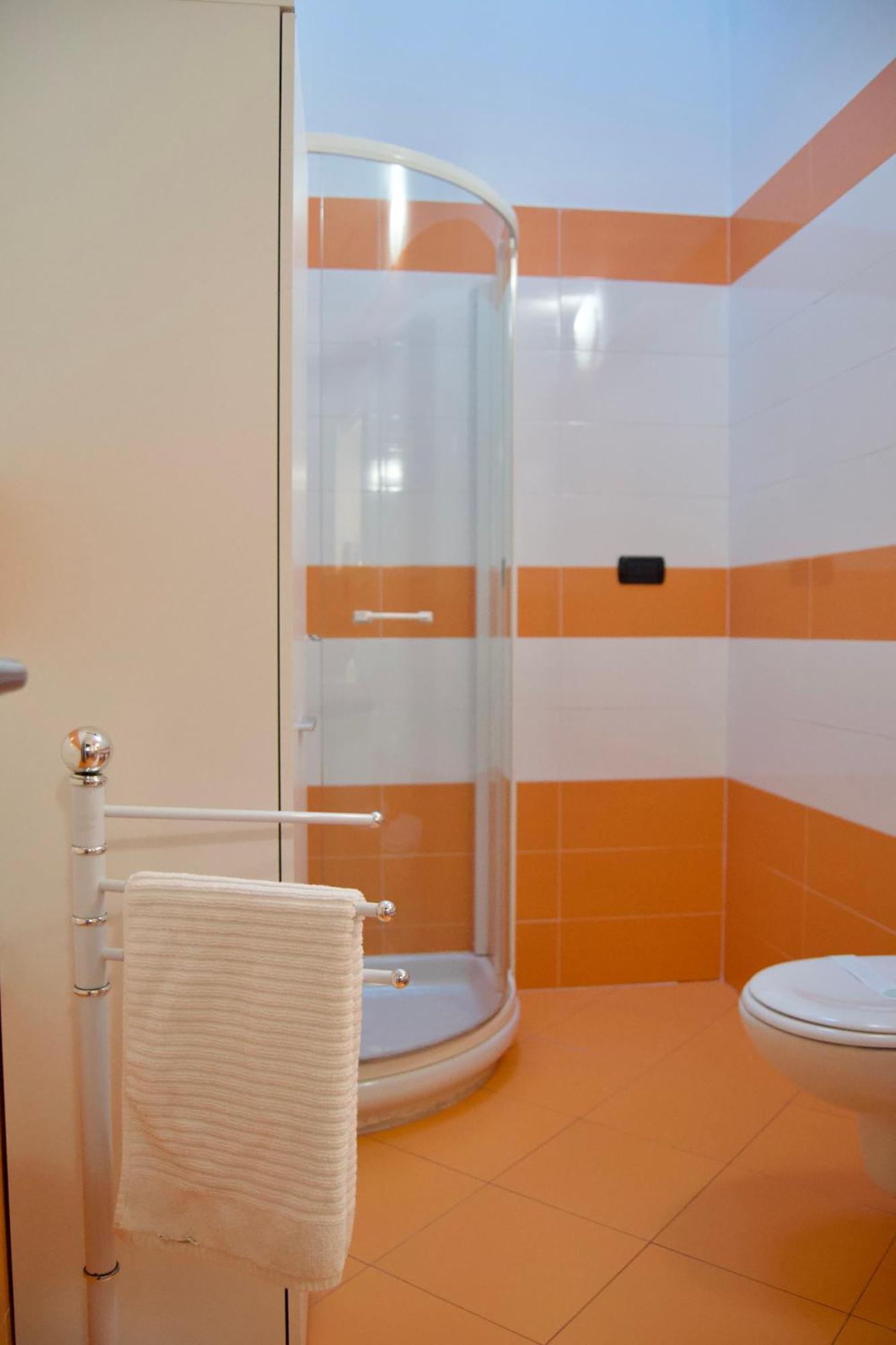 Casa Viola, Deliziosa Mansarda In Centro Storico Appartement Modena Buitenkant foto