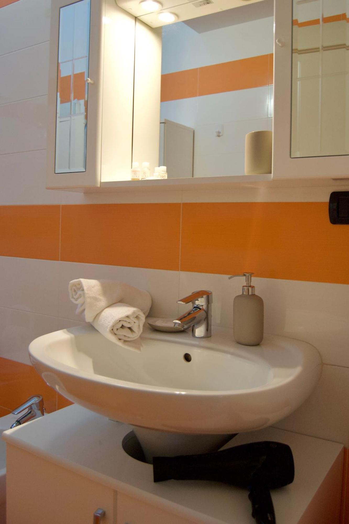 Casa Viola, Deliziosa Mansarda In Centro Storico Appartement Modena Buitenkant foto